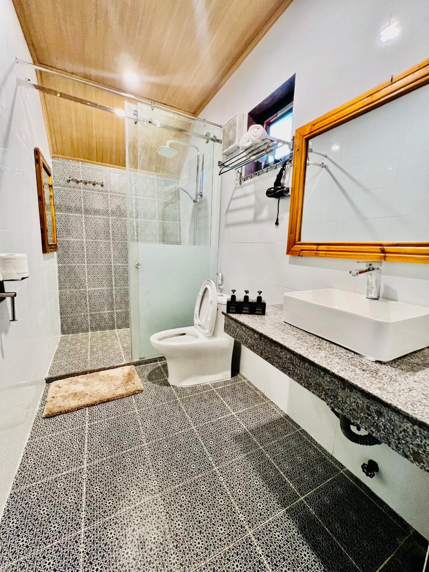 Tropical Valley Homestay - Villas 퐁냐 외부 사진