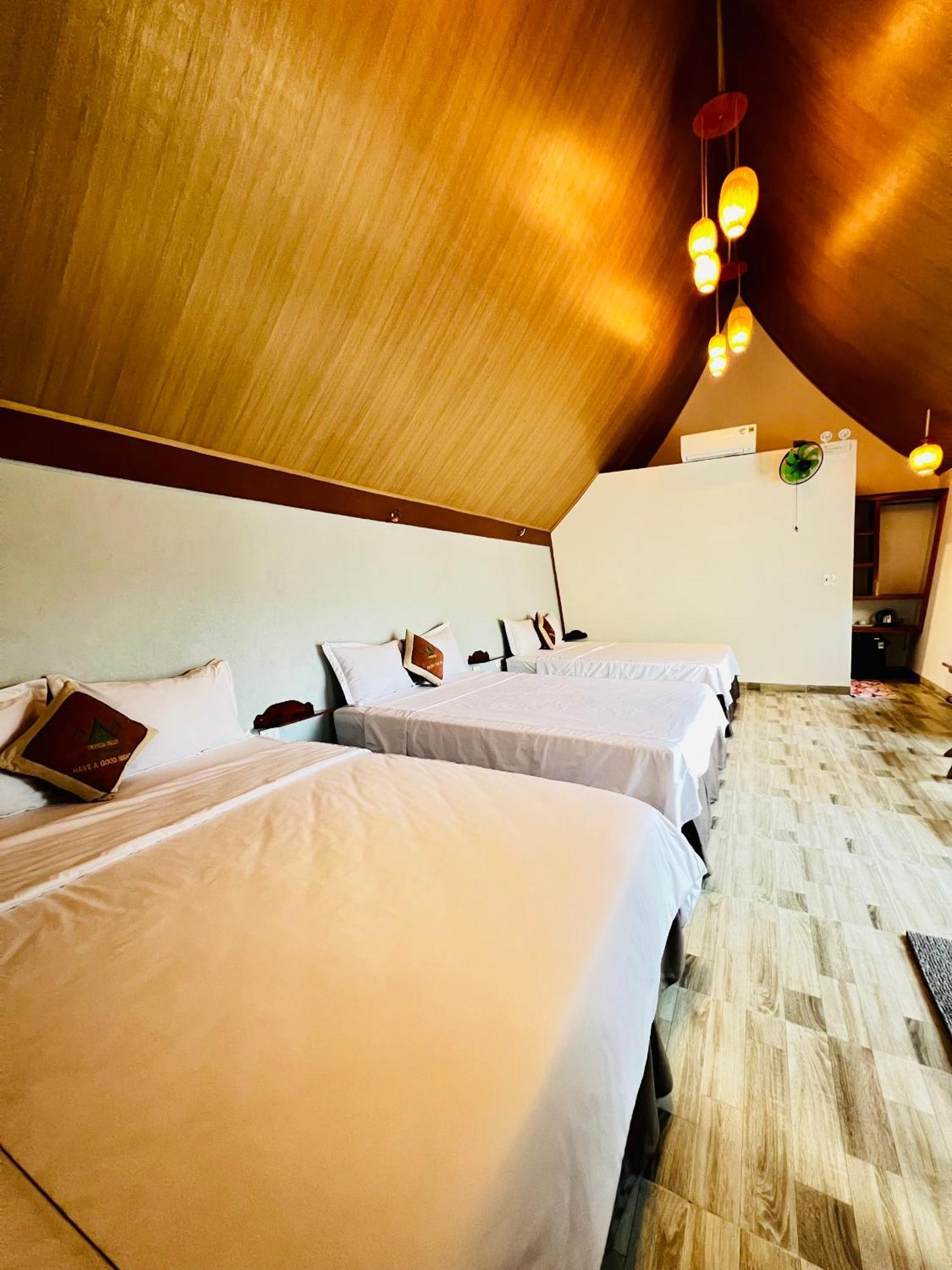 Tropical Valley Homestay - Villas 퐁냐 외부 사진