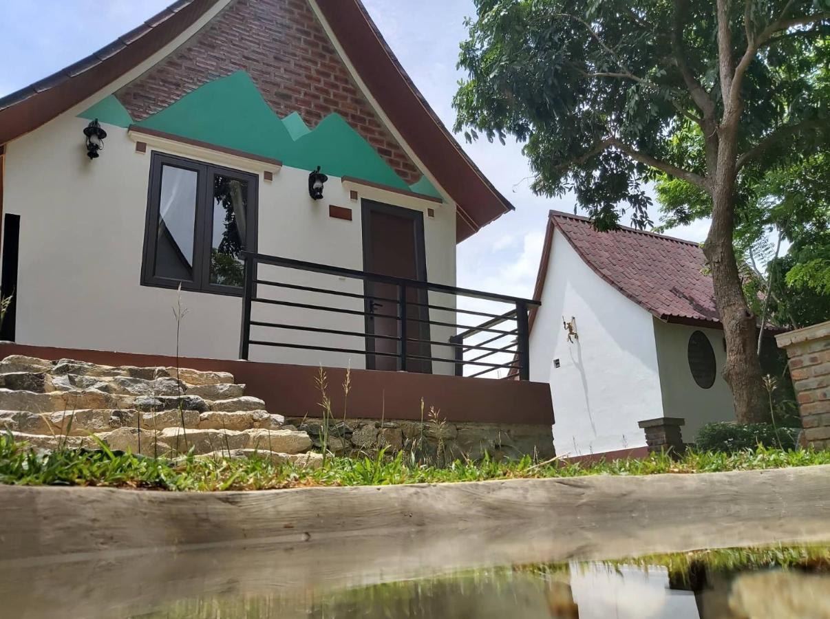 Tropical Valley Homestay - Villas 퐁냐 외부 사진